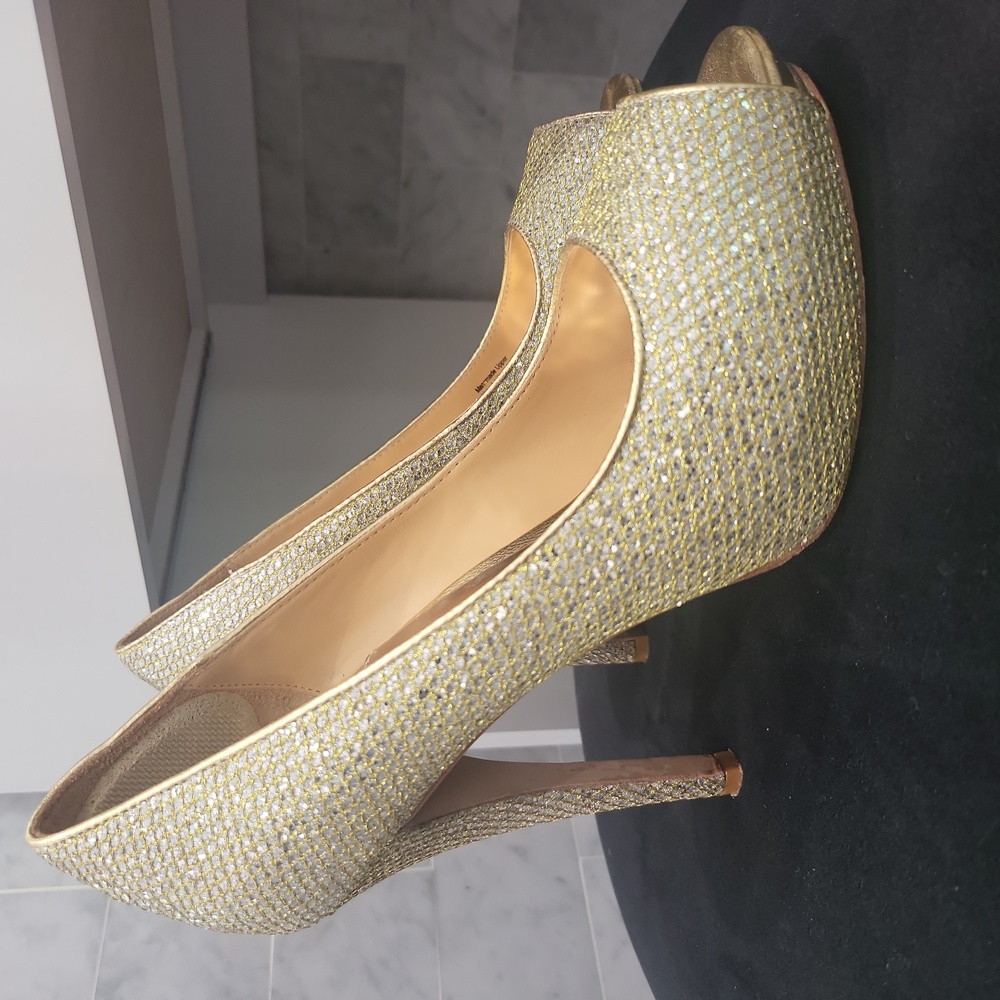 Badgley Mischka Gold peeptoe heels